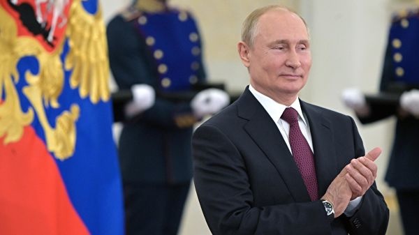 Путин уруш пайти Ўзбекистонда ишлаган аёлни табриклади