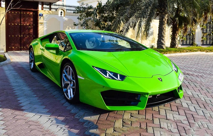 Американец купил спорткар Lamborghini на выделенную государством помощь