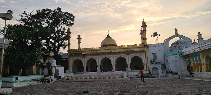 Hindistonda radikallar boburiy hukmdor maqbarasini buzishni talab qilmoqda