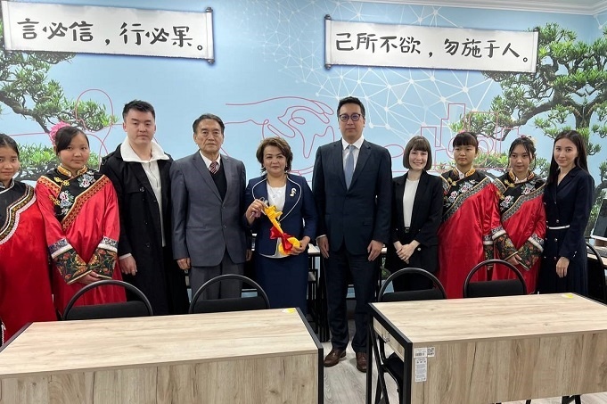 Компания Huawei оказала поддержку школе 42 по обновлению учебных кабинетов для изучения китайского языка