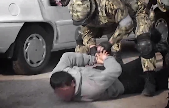 В Ташкентской области задержаны граждане Украины и Азербайджана, организовавшие нарколабораторию