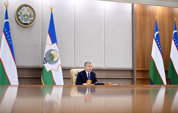 Шавкат Мирзиёев поручил принять меры в отношении хокимов 20 районов