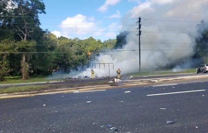 Самолет врезался в машину во Флориде при аварийной посадке (ВИДЕО)