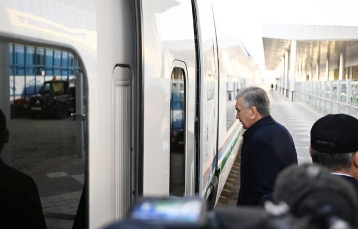 Shavkat Mirziyoyev Jizzax viloyatiga yo‘l oldi