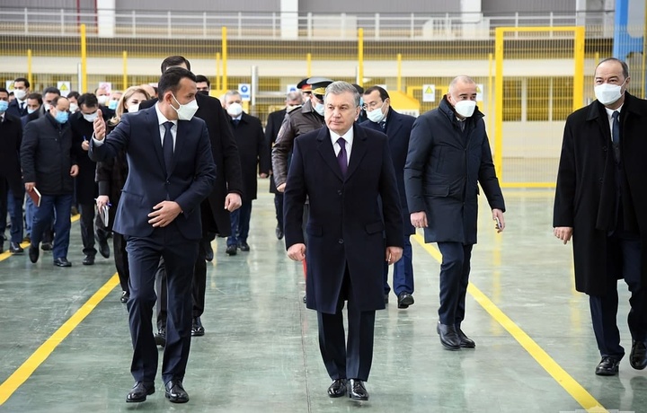Shavkat Mirziyoyev bugun Toshkent shahridagi sanoat korxonalari faoliyati bilan tanishmoqda (foto)