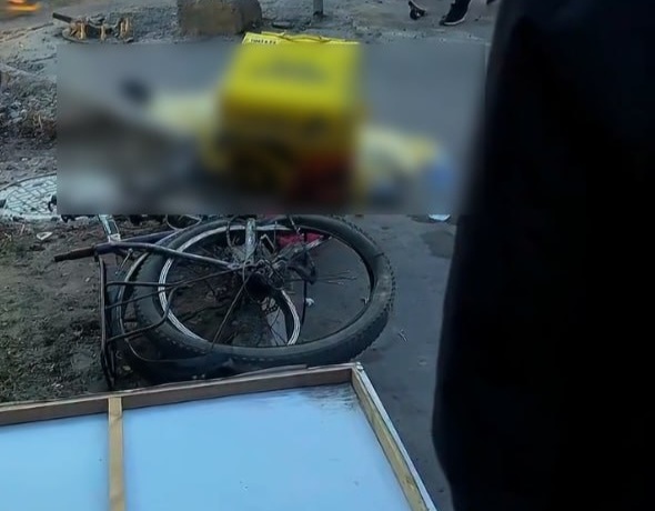 В Ташкенте грузовик HOWO насмерть сбил 22-летнего курьера, ехавшего на велосипеде