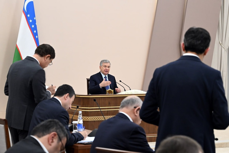 Olmaliq kon-metallurgiya kombinatida loyihalarning borishi tanqidiy ko‘rib chiqildi