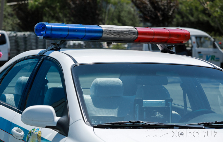 To‘xtashni istamagan haydovchining mashinasidan portlovchi moddalar topildi