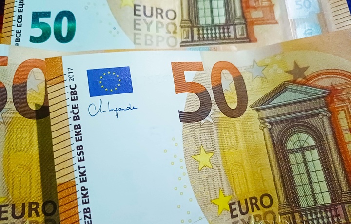 Рубл кескин пастлади, евро ва доллар ошди