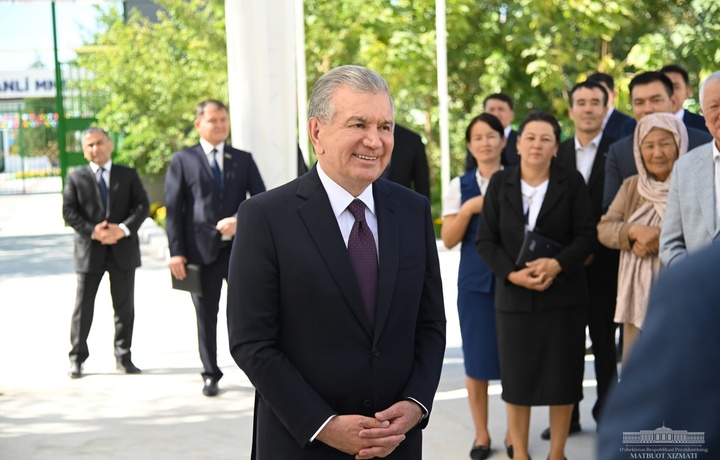 Shavkat Mirziyoyev Nukusda faollar va nuroniylar bilan suhbatlashdi (foto)