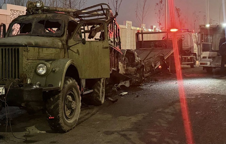 В Ташкенте Onix столкнулся с грузовиком, есть погибший