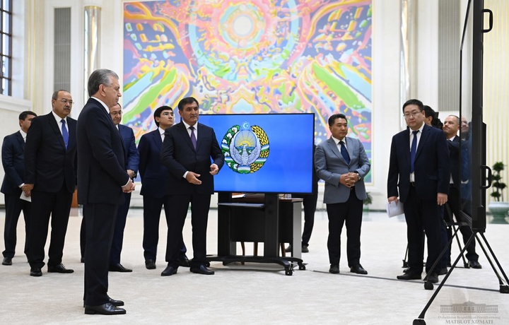 Shavkat Mirziyoyev sport, ta’lim, tibbiyot sohalaridagi qurilish loyihalari taqdimoti bilan tanishdi