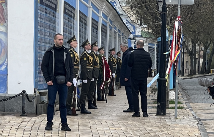 NATO Bosh kotibi Yens Stoltenberg kutilmaganda Kiyevga bordi