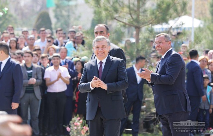 Президент Самарқанддаги Наврўз шодиёналарида ҳам қатнашди (фото)