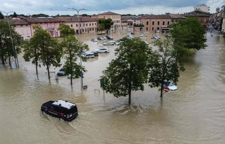 13 человек погибли из-за сильного наводнения в Италии