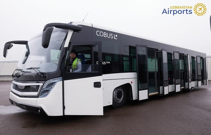 Аэропорт Ташкента получил 4 новых автобуса от немецкой Cobus