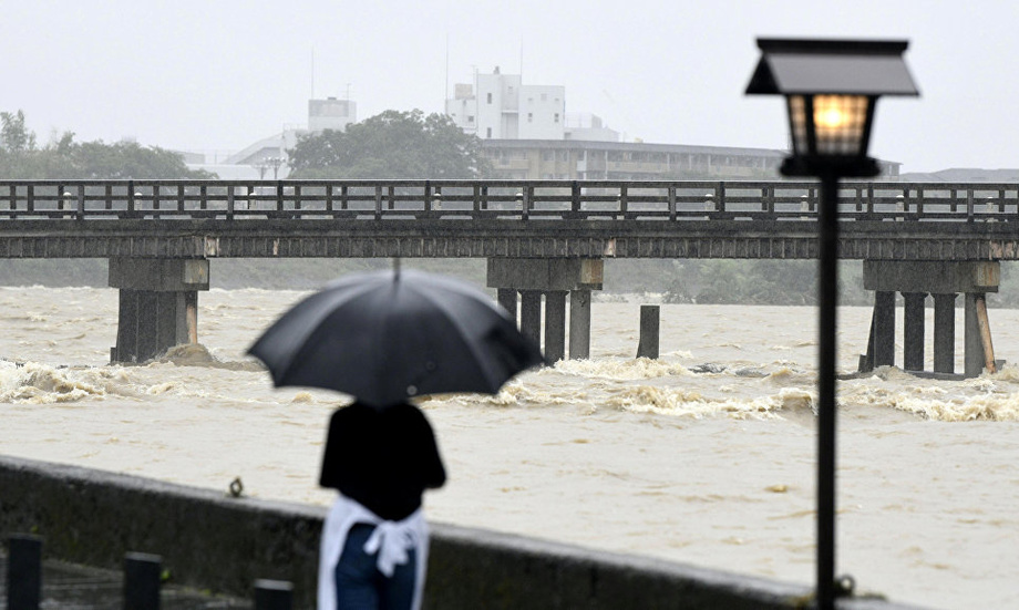 В Японии из-за наводнения погибли 17 человек
