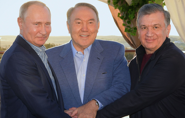 Мирзиёев ва Путин Қозоғистонга боришди