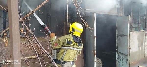 На складе возле строительного рынка «Джами» произошёл пожар