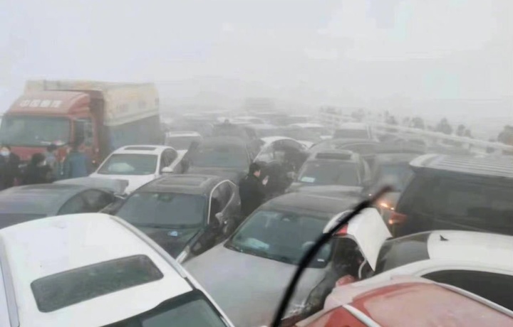 Xitoyda tuman oqibatida 200dan oshiq mashina to‘qnashib ketdi (foto)