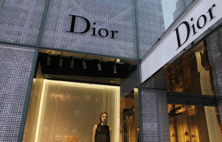 Dior и Givenchy вместо духов будут выпускать антисептики для рук