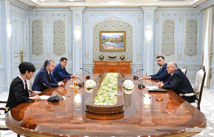 Shavkat Mirziyoyev Urganchga ketish oldidan YeXHT raisini qabul qildi