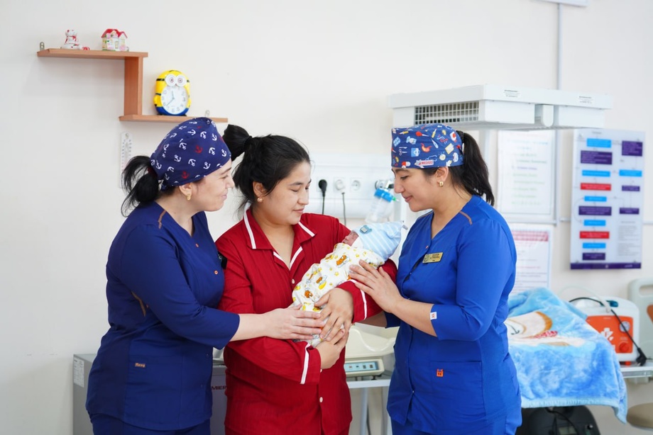 В первый день нового года в Узбекистане родились 1815 малышей