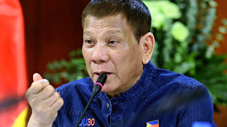 Филиппин президенти рус вакцинасини ўз танида синаб кўрмоқчи