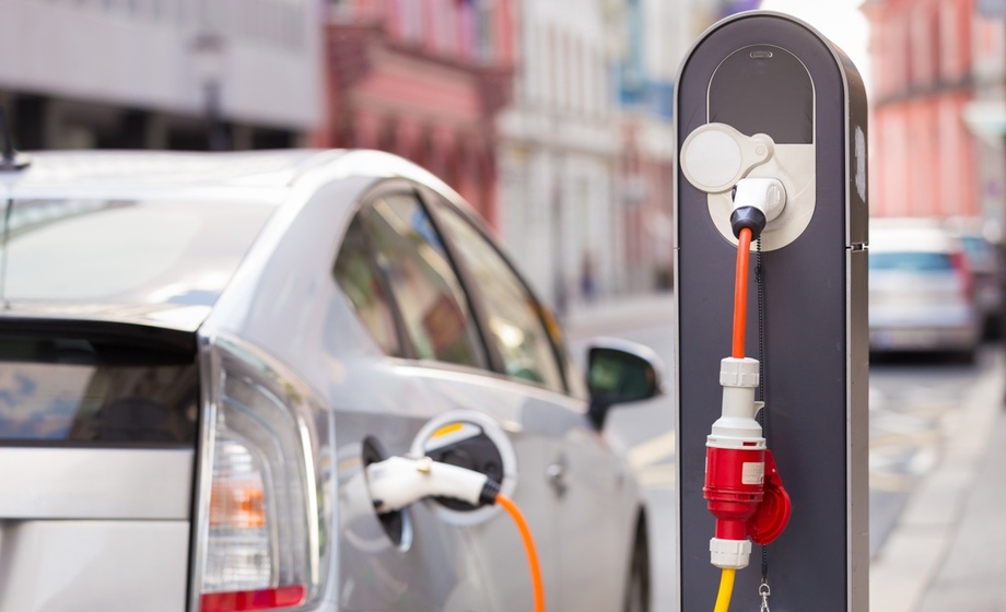 Elektromobil egalariga imtiyoz: zaryadlash uchun subsidiya berish rejalashtirilyapti