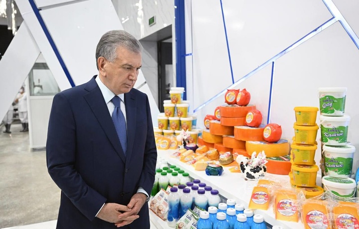 Shavkat Mirziyoyev Buxorodagi qator korxonalar faoliyati bilan tanishdi