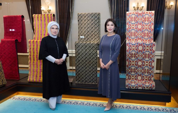 O‘zbekiston va Turkiya birinchi xonimlari  Anqara Palas muzeyi bilan tanishdi