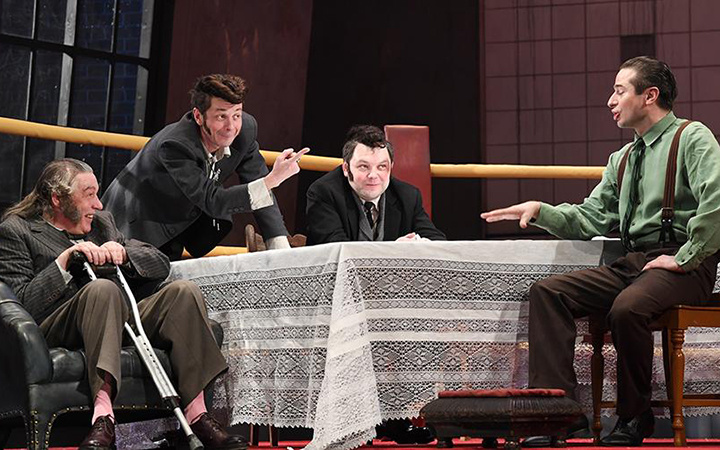 Юракка ўқ узар бир нокас