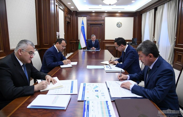 Shavkat Mirziyoyev axborot texnologiyalari sohasidagi taqdimotlar bilan tanishdi (video)