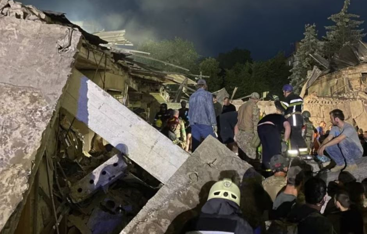 Rossiya Ukrainaning Kramatorsk shahriga raketa zarbasi berdi. 12 kishi halok bo‘ldi