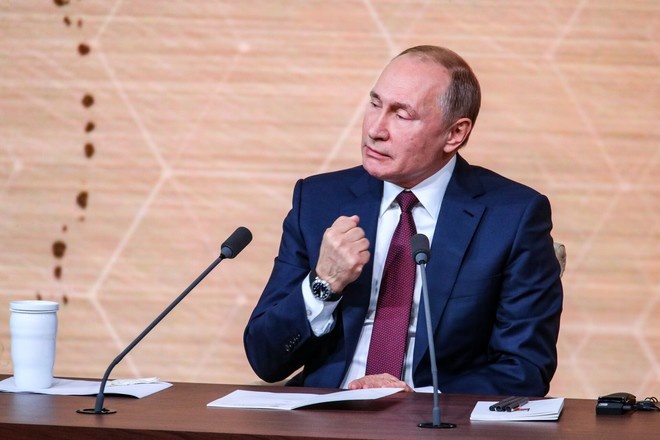 Путин снова бросил ручку в прямом эфире