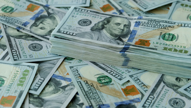 В Узбекистане увеличили лимит перевозки валюты без декларации