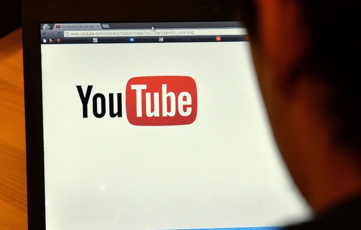 Дополнительная точка в URL позволит смотреть видео без рекламы