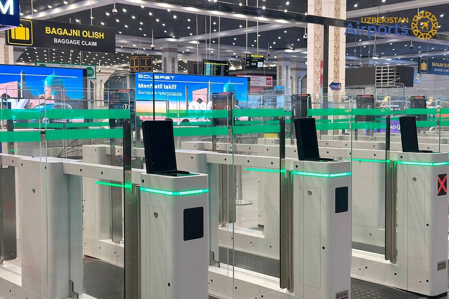 В зале прилёта аэропорта Ташкента введена система паспортного контроля, которая работает за 20 секунд
