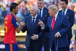 Infantino JCh g‘oliblarini taqdirlash marosimida.