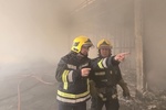На фото слева министр ЧС Азизбек Икрамов на месте происшествия