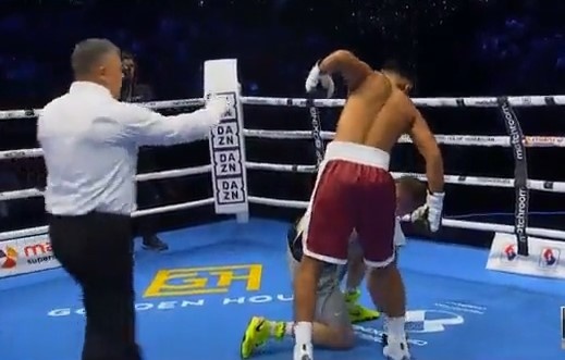 Iqboljon Xoldorov raqibini uch bor ringga qulatdi