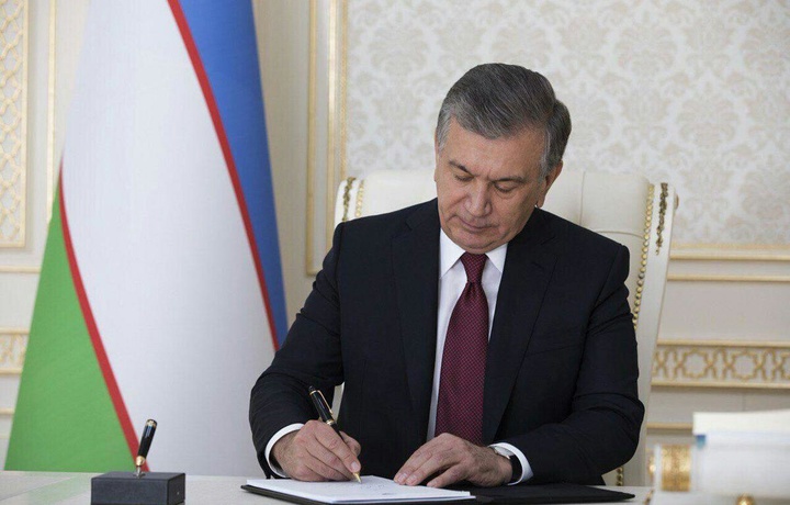 В Конституцию Узбекистана внесли изменения и дополнения