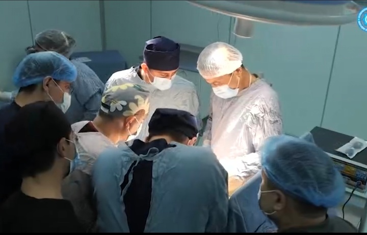 В Бухаре проведена первая успешная операция по пересадке печени