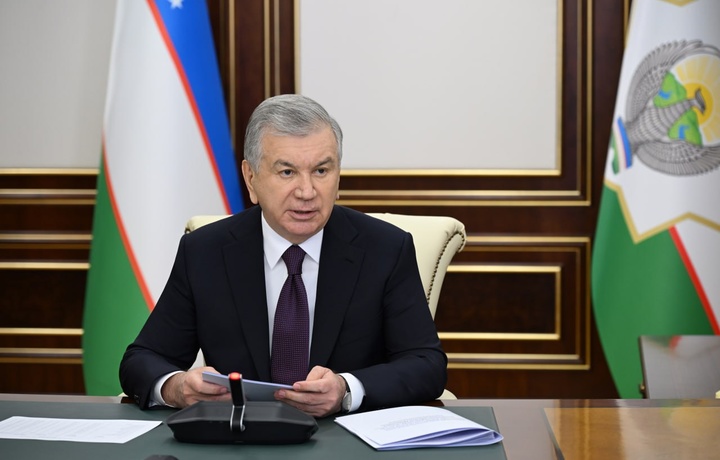 Пахта теримида ортда қолаётган ҳудудлар ва қишга тайёргарлик: президент йиғилиш ўтказди