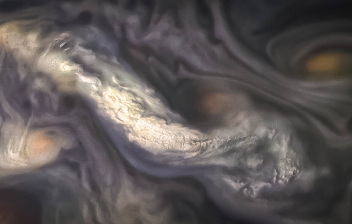 NASA показало облака на Юпитере