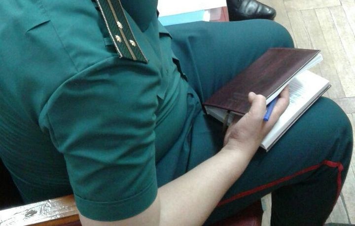 IIB tergovchisi o‘g‘irlikda ayblangan ayolni tahqirladi