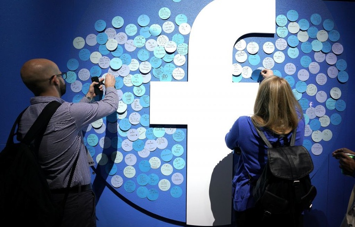 Как активировать темный режим для Facebook