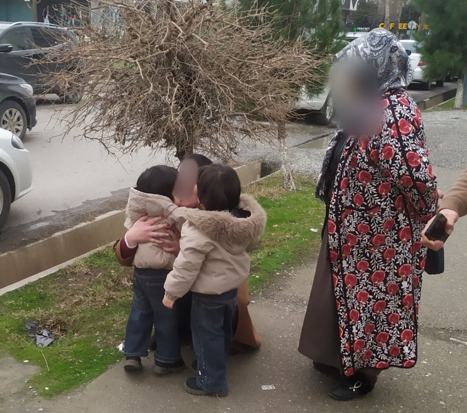Жиззахда яширилган икки қизалоқ онаси бағрига қайтарилди