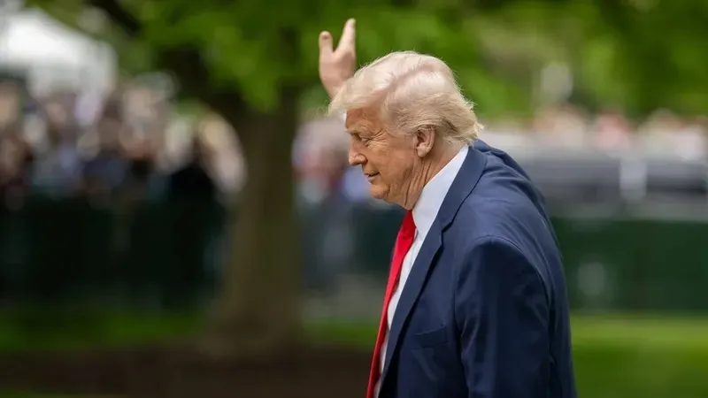 Трамп 12 мамлакат фуқароларининг АҚШга киришини тақиқлади