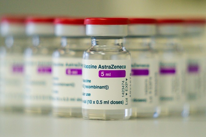 Применение вакцины AstraZeneca приостановили в Исландии